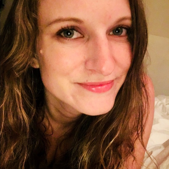 Meet your Posher, Cassandra - Picture 2 of 3